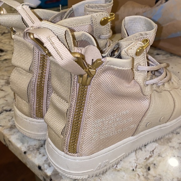 Nike Other - Nike SF AF1 MID high top sneakers 6.5 Y 8.5 Womens